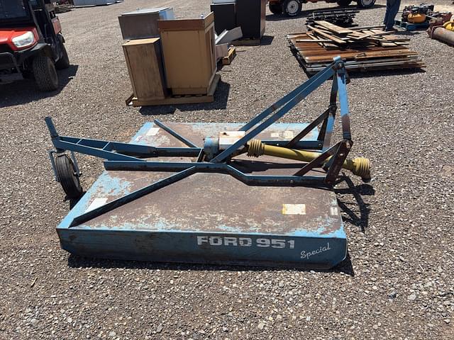 Image of Ford 951 equipment image 3