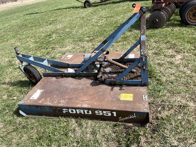 Image of Ford 951 equipment image 3