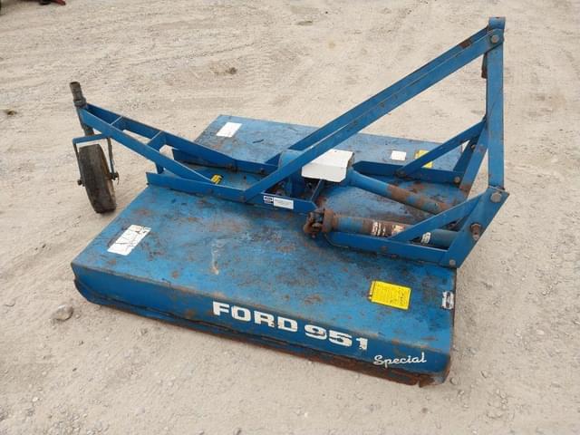 Image of Ford 951 equipment image 2