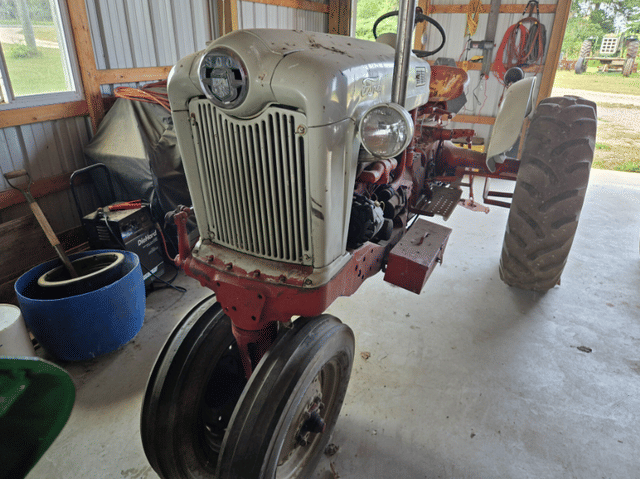 Image of Ford 960 equipment image 2