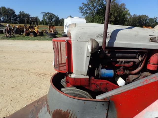 Image of Ford 960 equipment image 3