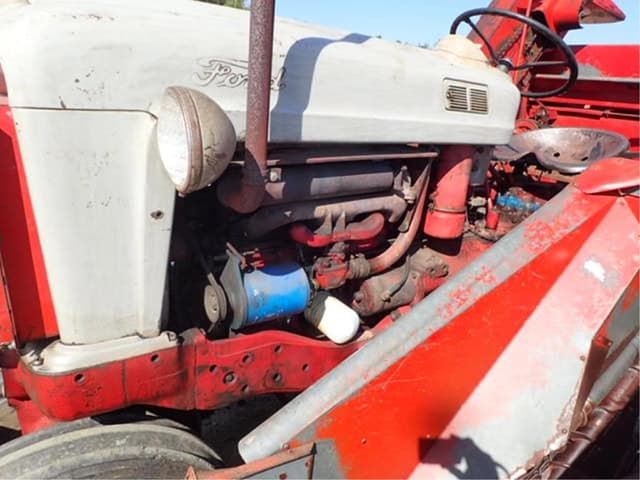 Image of Ford 960 equipment image 2