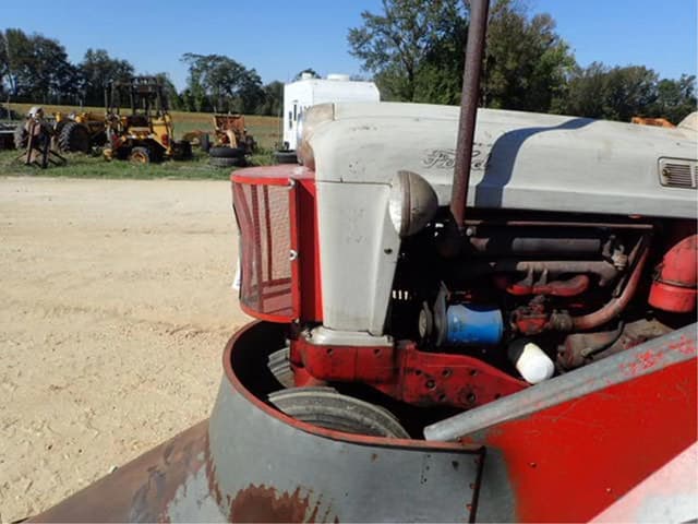 Image of Ford 960 equipment image 3