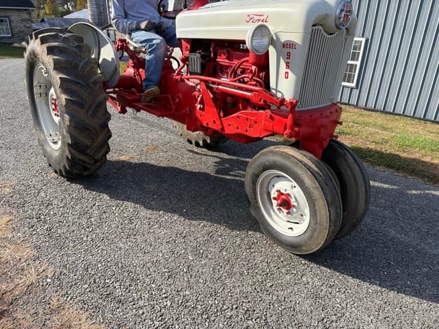 Image of Ford 960 equipment image 2