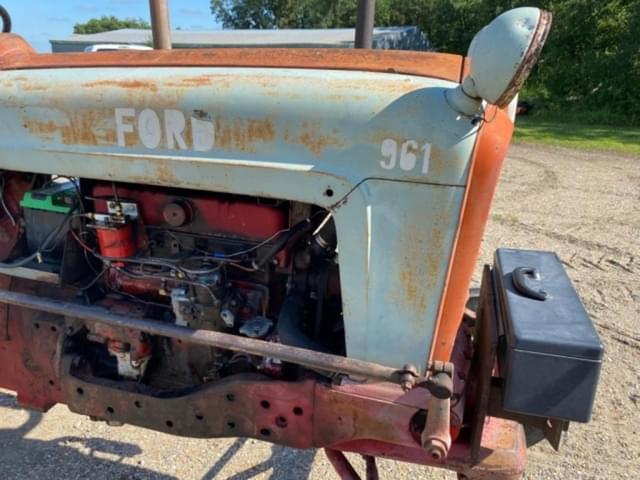 Image of Ford 961 equipment image 4