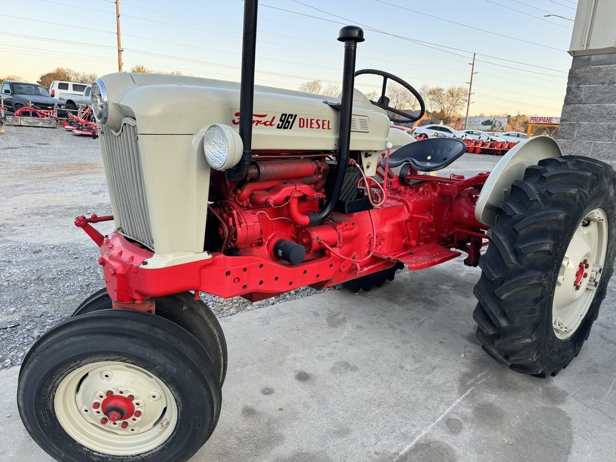 1958 Ford 961 Equipment Image0
