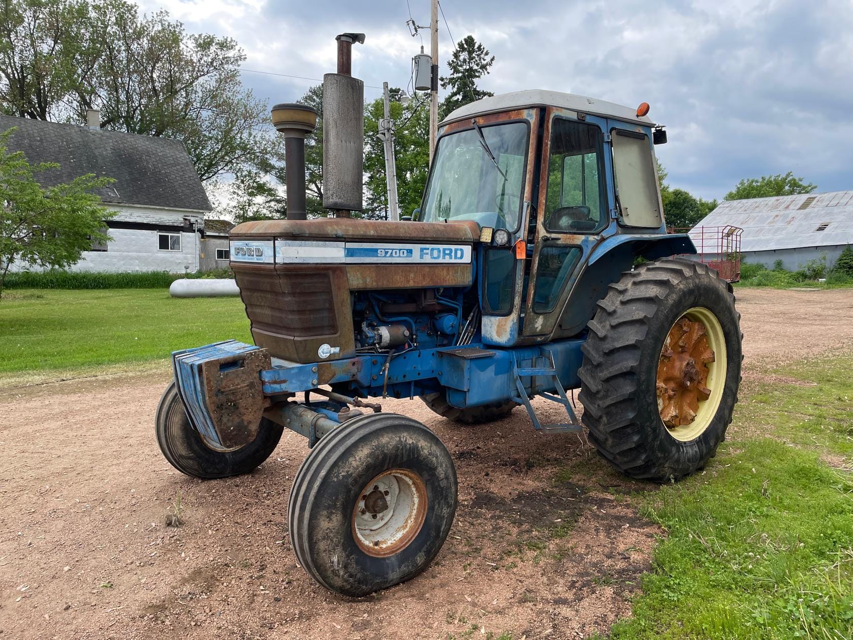 Ford 9700 Equipment Image0