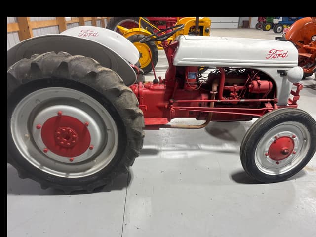 Image of Ford 9N equipment image 1