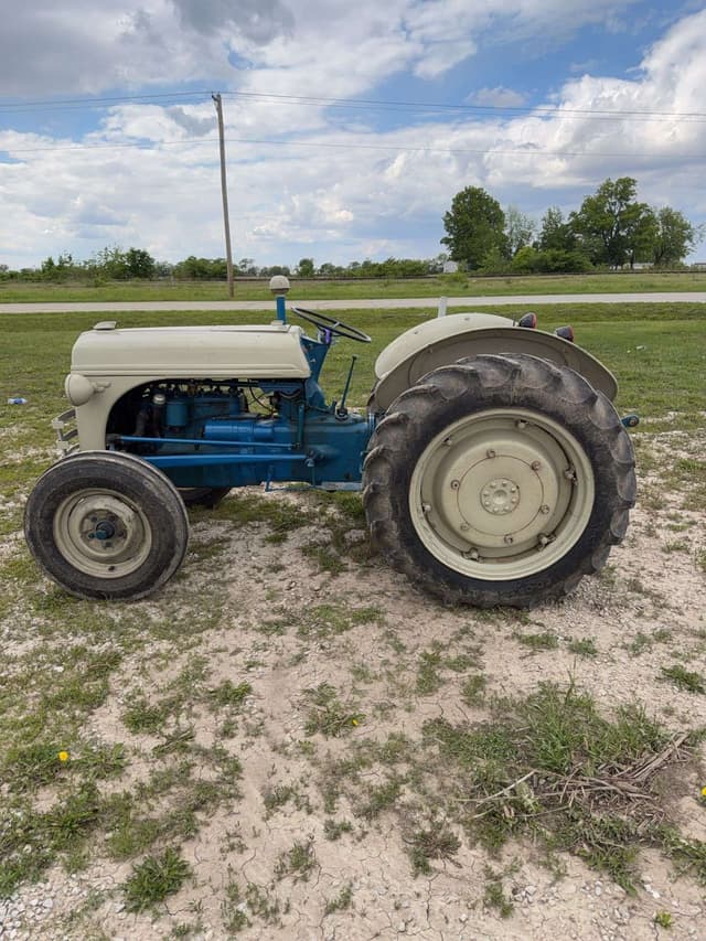 Image of Ford 9N equipment image 1