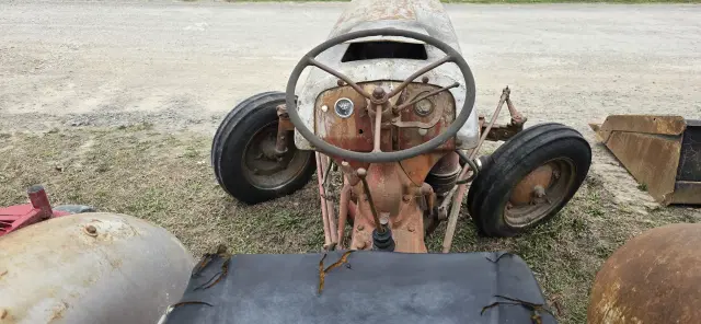 Image of Ford 9N equipment image 4