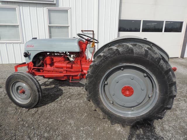 Image of Ford 9N equipment image 1