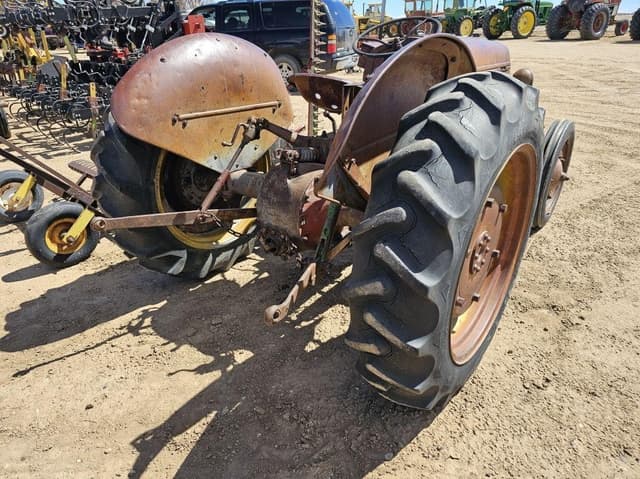 Image of Ford 9N equipment image 1