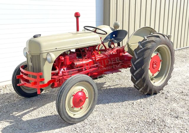 Image of Ford 9N equipment image 1