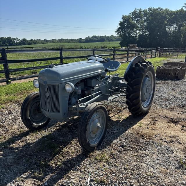 Image of Ford 9N equipment image 1