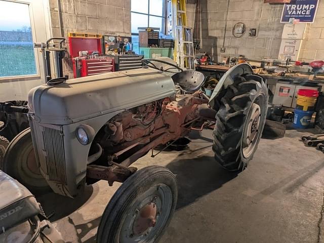 Image of Ford 9N equipment image 1