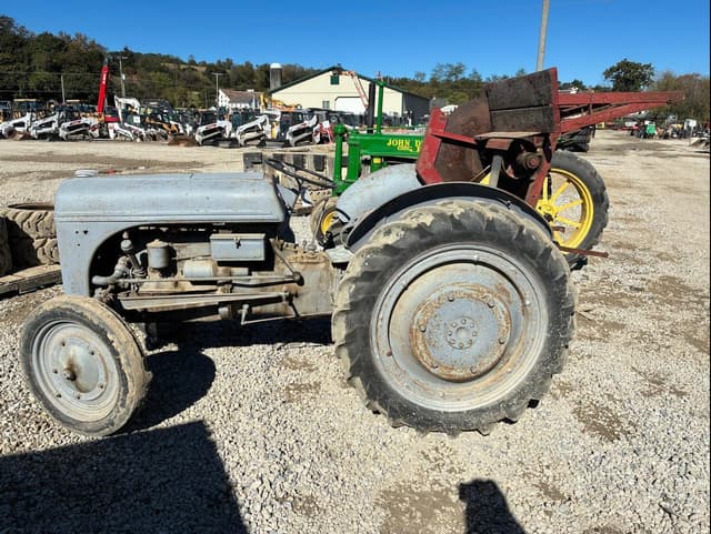 Image of Ford 9N equipment image 1