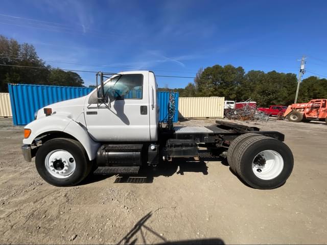 Image of Ford F-750 equipment image 1