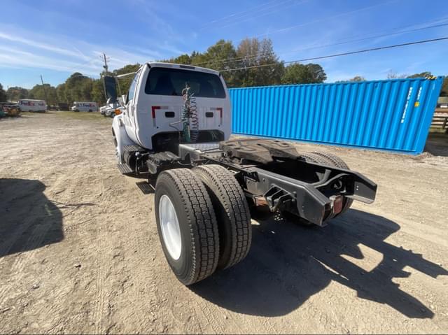 Image of Ford F-750 equipment image 2