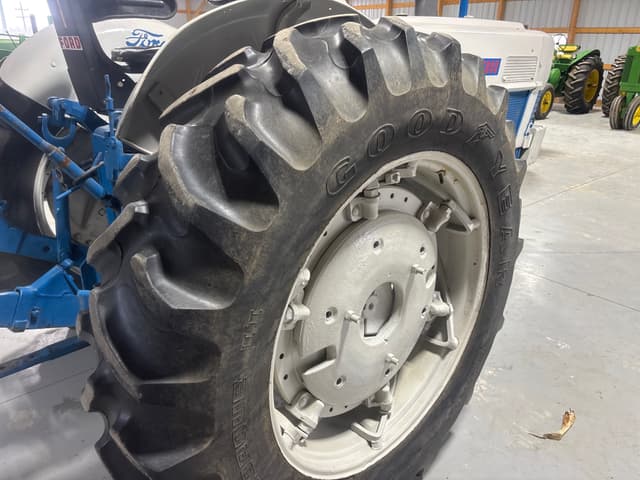 Image of Ford Commander 6000 equipment image 4