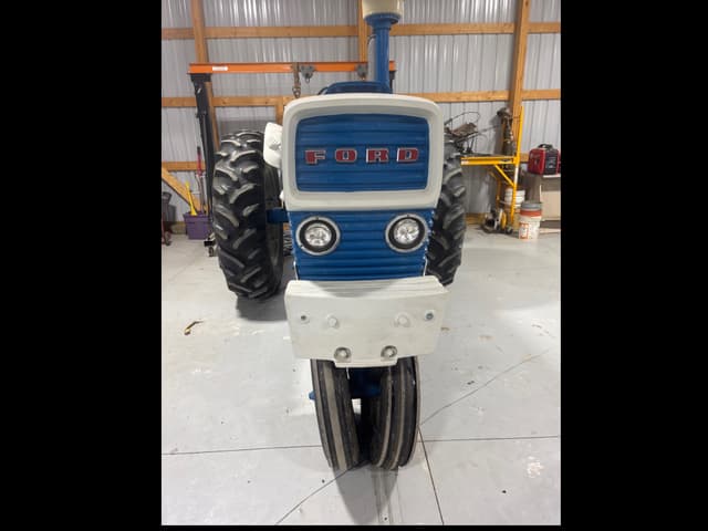 Image of Ford Commander 6000 equipment image 2