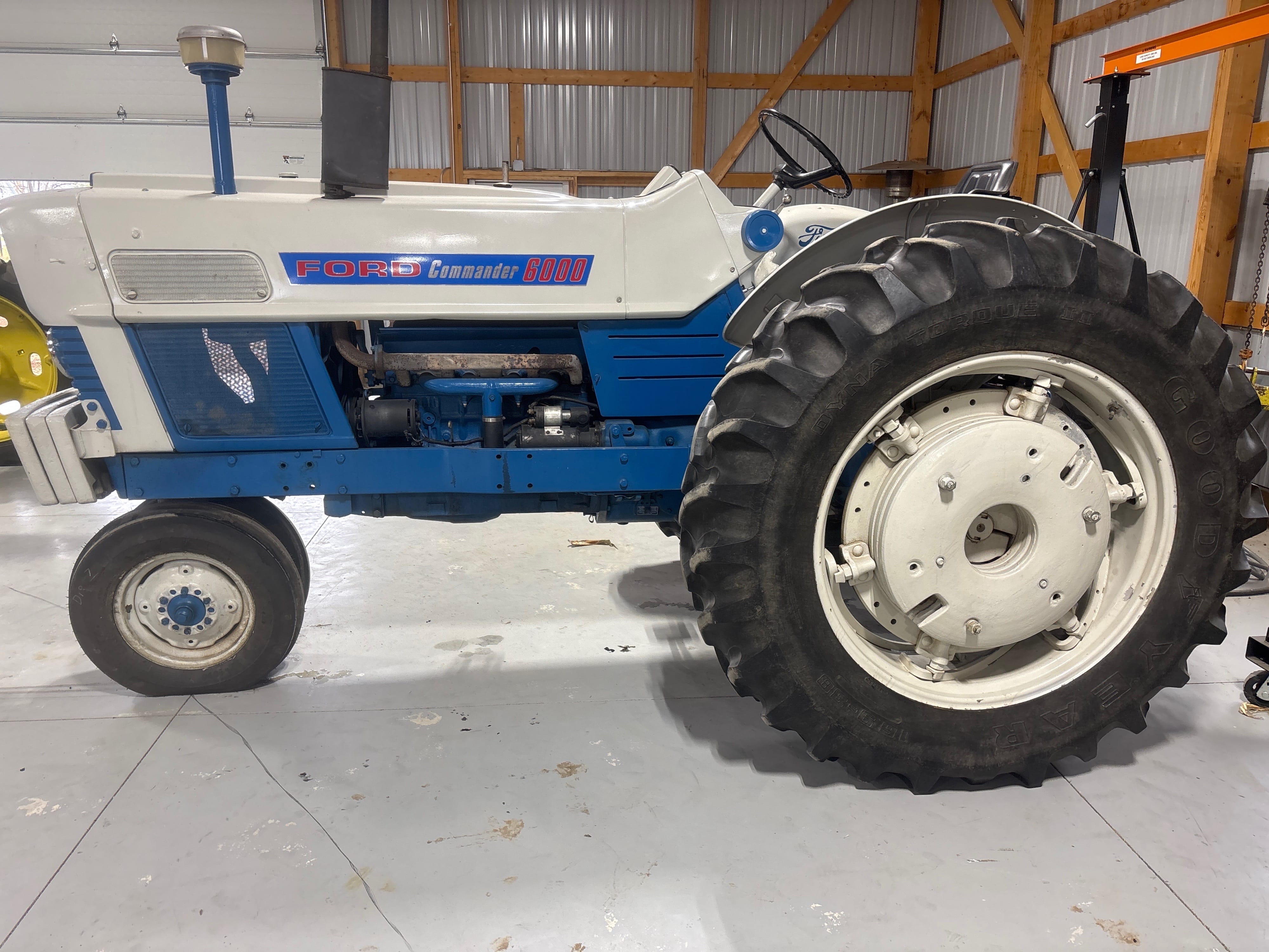 Ford Commander 6000 Equipment Image0