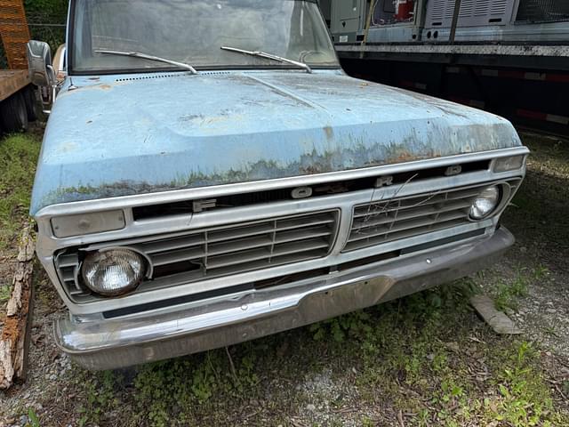 Image of Ford F-100 equipment image 1