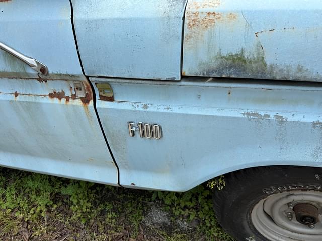 Image of Ford F-100 equipment image 2