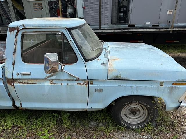 Image of Ford F-100 equipment image 3