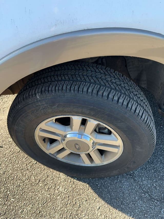 Image of Ford F-150 equipment image 1