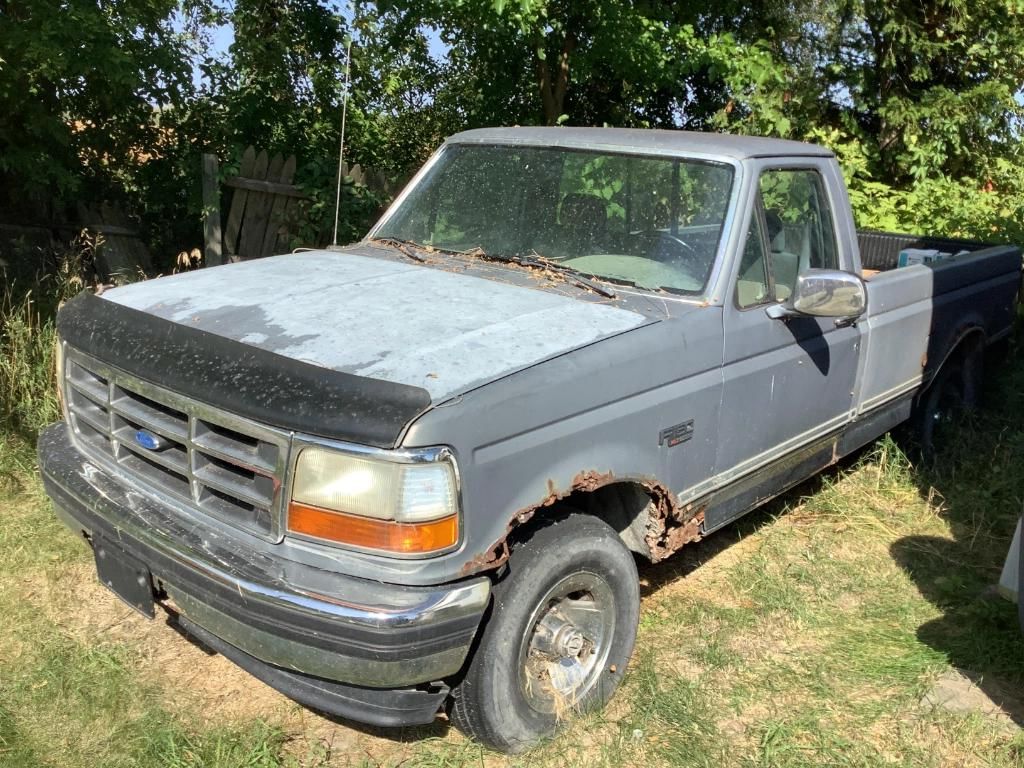 1993 Ford F-150 Equipment Image0