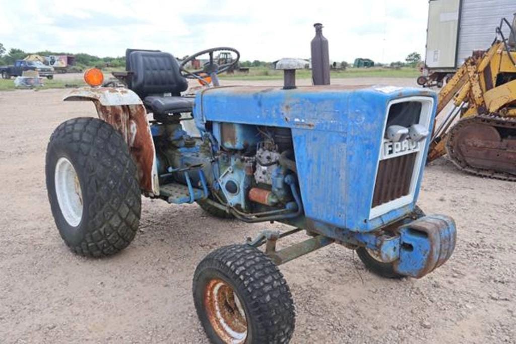 Ford 1500 Equipment Image0