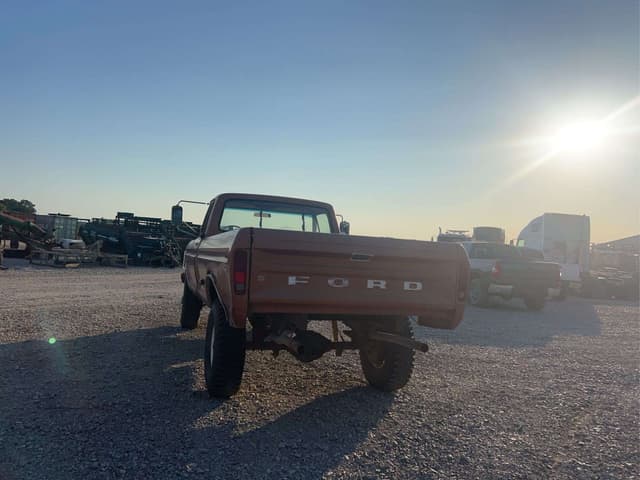 Image of Ford F-250 equipment image 1