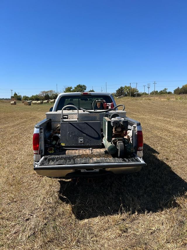 Image of Ford F-250 equipment image 3