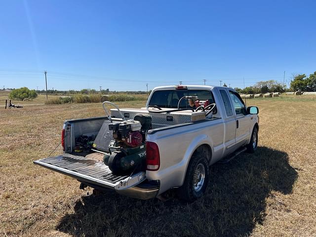 Image of Ford F-250 equipment image 4