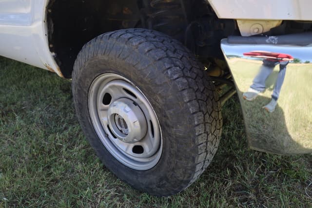 Image of Ford F-250 equipment image 3