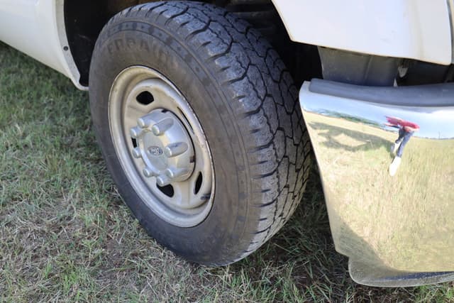 Image of Ford F-250 equipment image 2