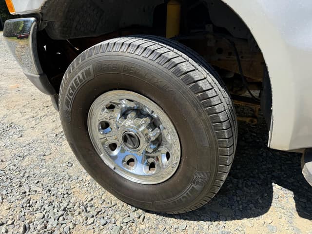 Image of Ford F-250 equipment image 3