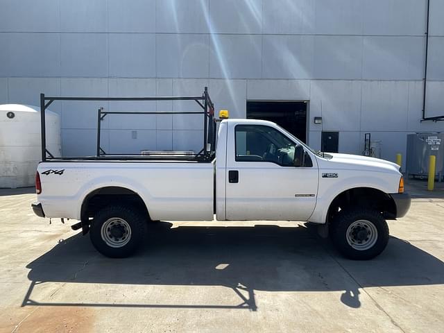 Image of Ford F-250 equipment image 3