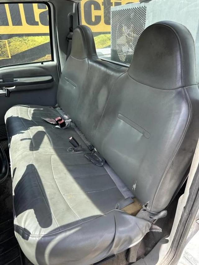 Image of Ford F-250 equipment image 4