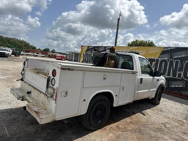 Image of Ford F-250 equipment image 2
