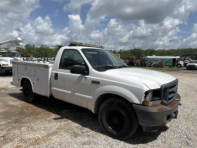 Image of Ford F-250 equipment image 3