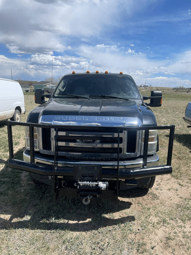 Image of Ford F-350 equipment image 2