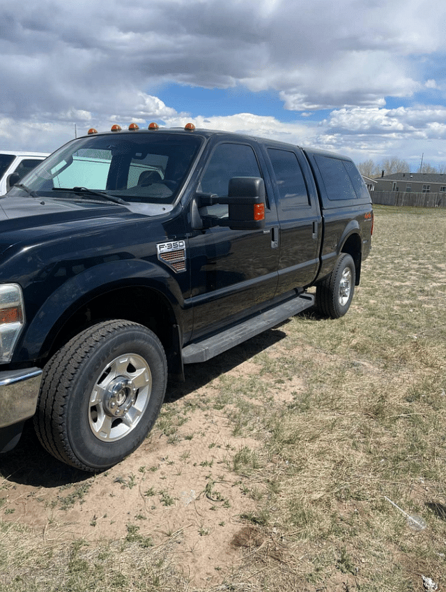 Image of Ford F-350 equipment image 3