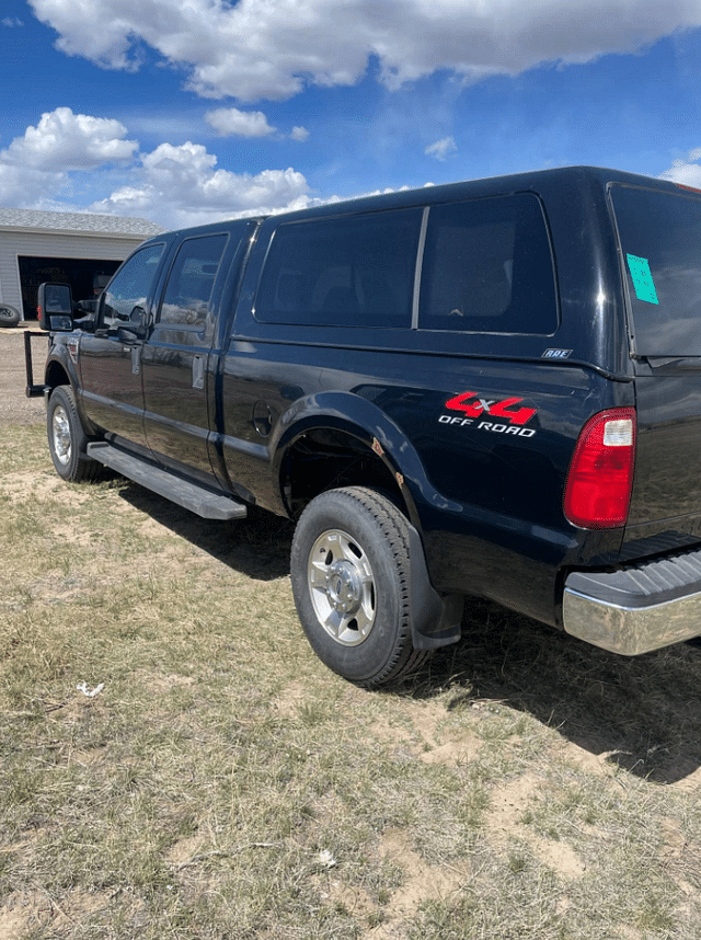 Image of Ford F-350 equipment image 4