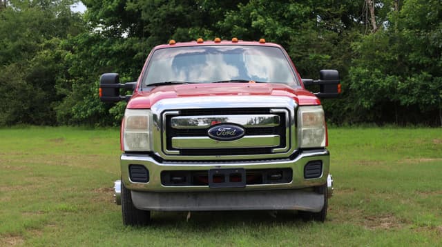 Image of Ford F-350 equipment image 1