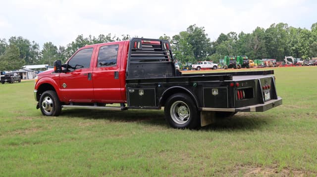 Image of Ford F-350 equipment image 3