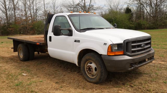 Image of Ford F-350 equipment image 2