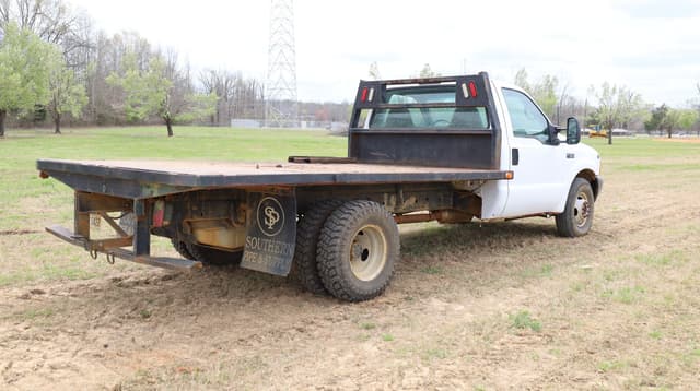 Image of Ford F-350 equipment image 4