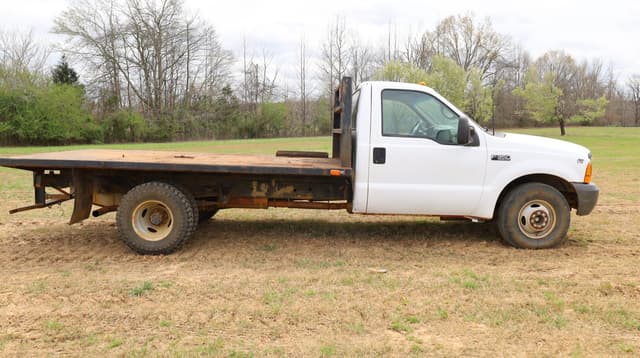 Image of Ford F-350 equipment image 3