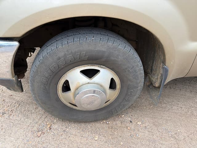 Image of Ford F-350 equipment image 3